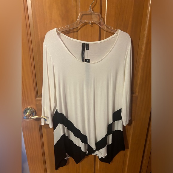 Elimination Black & White Tunic - Picture 1 of 3